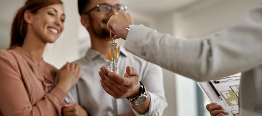 Entrega de llave a propietarios